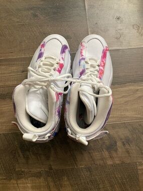 Woman’s Fila Shoes Size 7